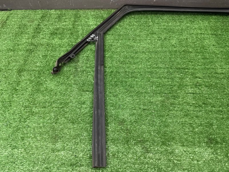 Уплотнитель стекла направляющий Citroen C 4