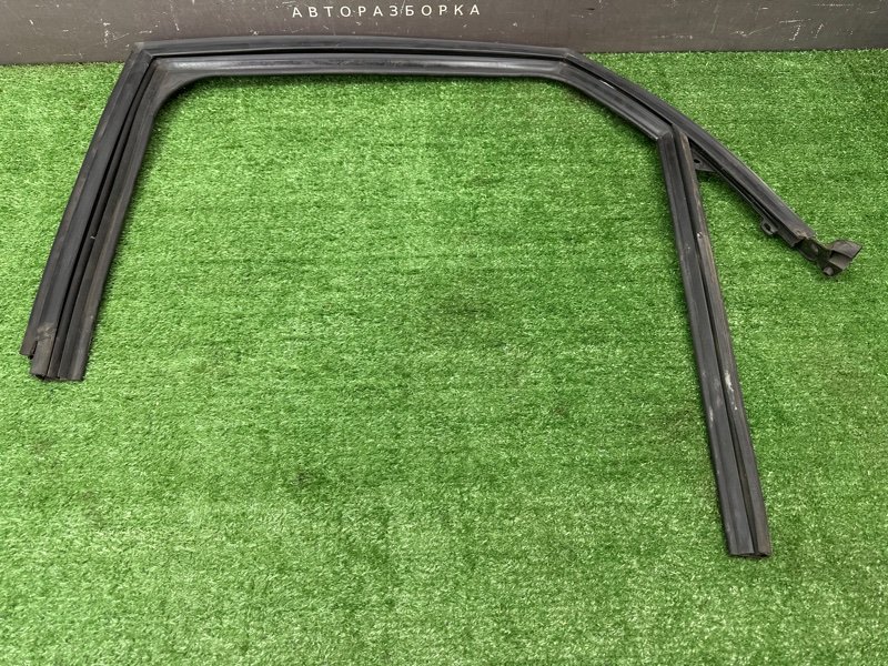 Уплотнитель стекла направляющий Citroen C 4