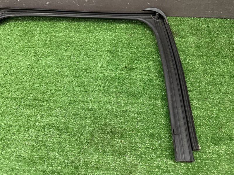 Уплотнитель стекла направляющий Citroen C 4