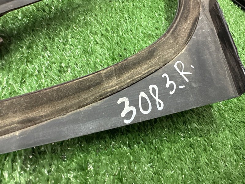 Уплотнитель стекла направляющий Peugeot 308 T7