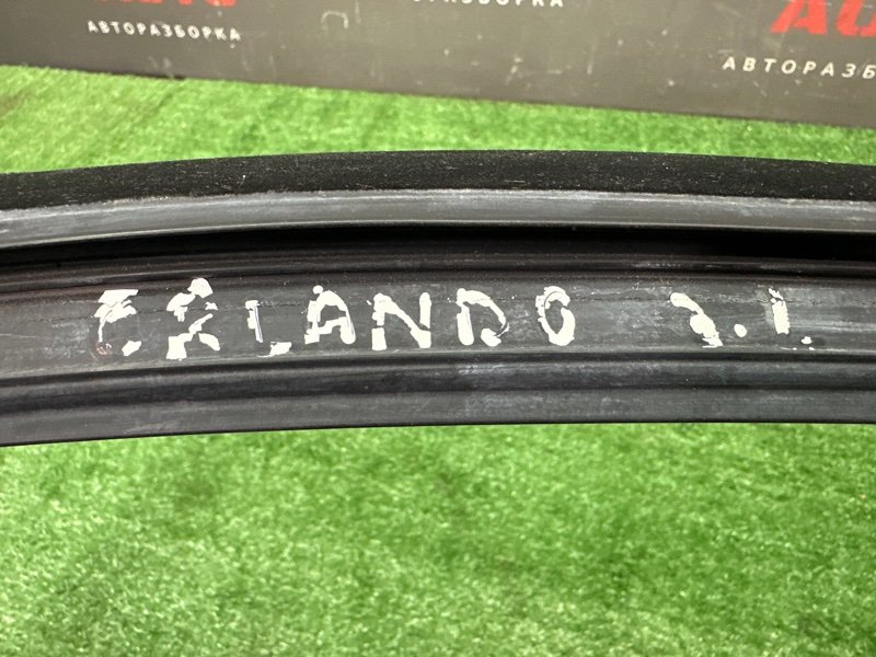 Уплотнитель стекла направляющий Chevrolet Orlando