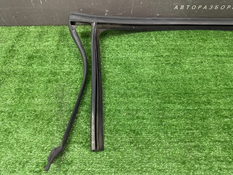 Уплотнитель стекла направляющий Chevrolet Orlando