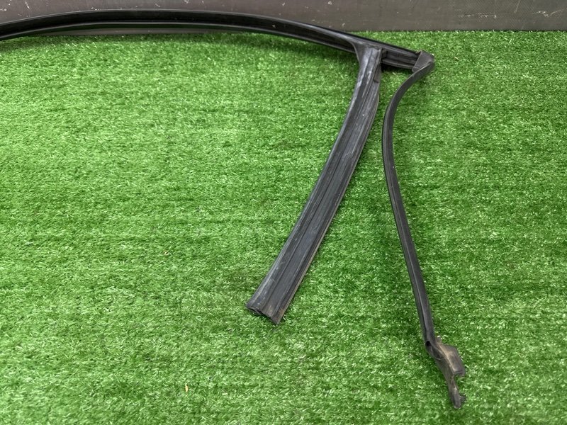 Уплотнитель стекла направляющий Chevrolet Orlando