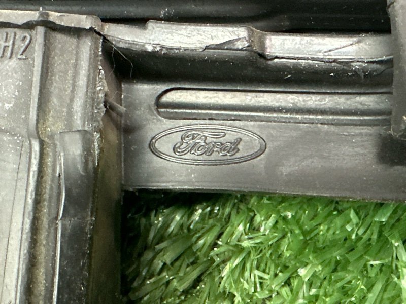 Уплотнитель стекла направляющий Ford Mondeo 4