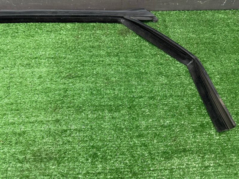 Уплотнитель стекла направляющий Ford Mondeo 4