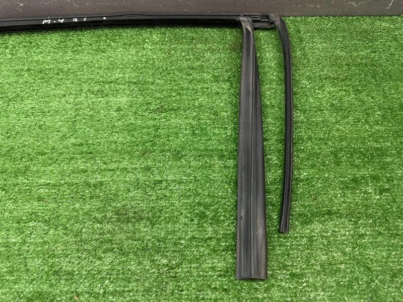 Уплотнитель стекла направляющий Ford Mondeo 4