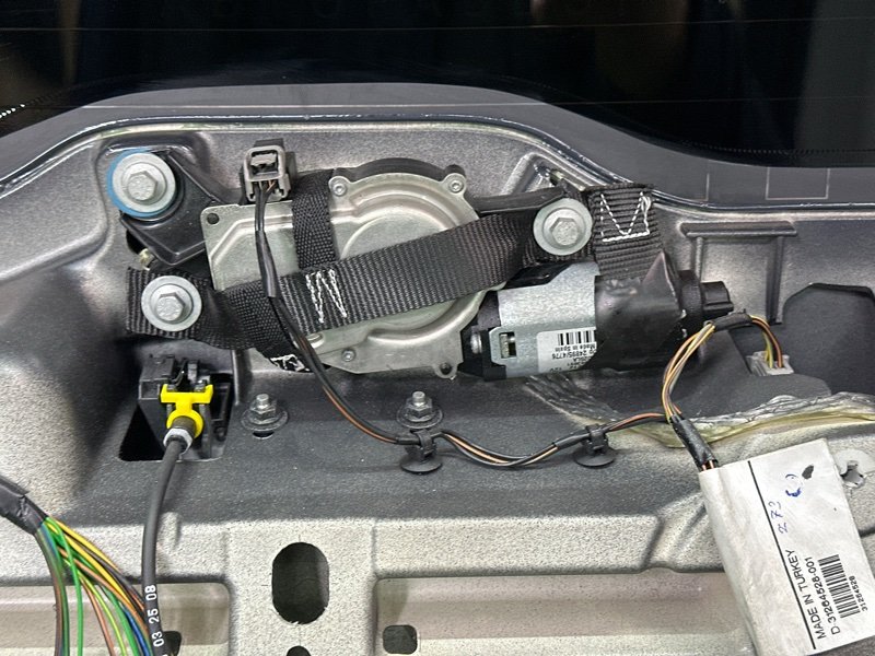 Крышка багажника Volvo V70