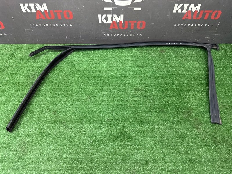 Уплотнитель стекла направляющий Chevrolet Cruze