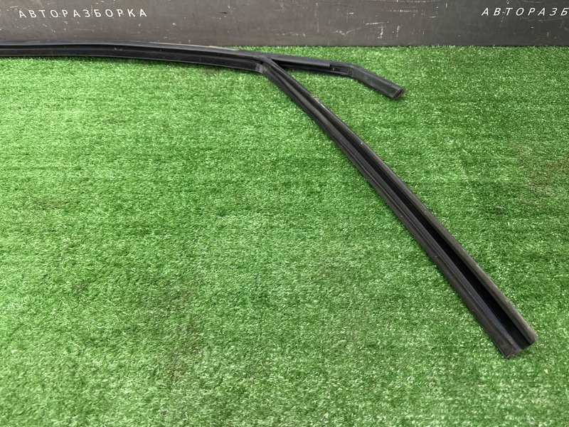 Уплотнитель стекла направляющий Chevrolet Cruze