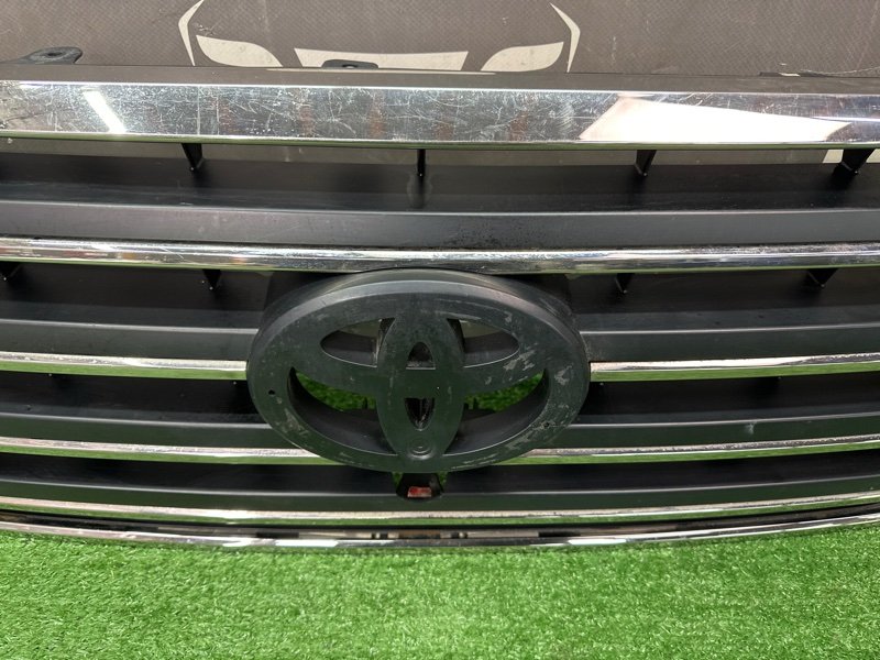 Решетка радиатора Toyota Land Cruiser
