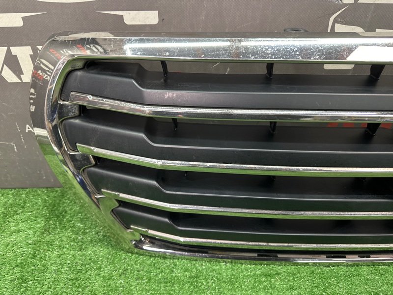 Решетка радиатора Toyota Land Cruiser