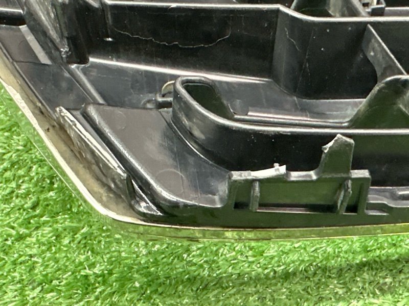 Решетка радиатора Toyota Land Cruiser