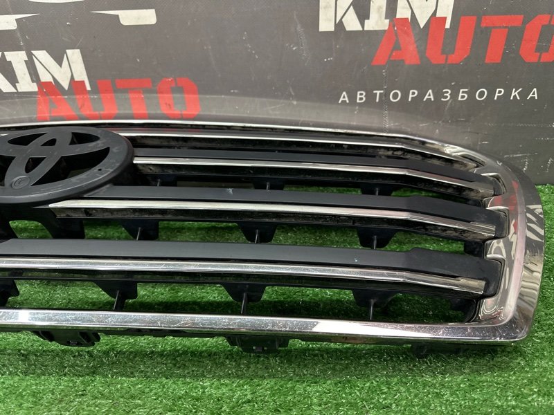 Решетка радиатора Toyota Land Cruiser