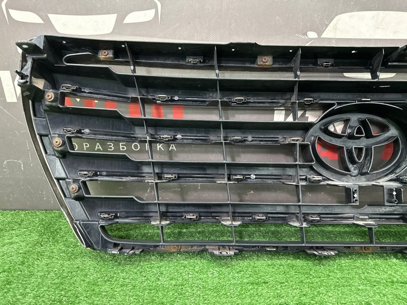 Решетка радиатора Toyota Land Cruiser