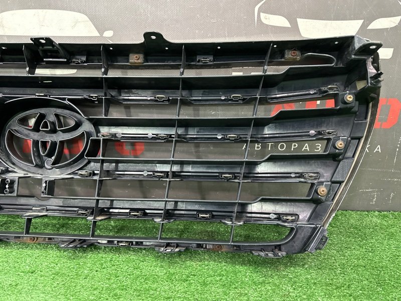 Решетка радиатора Toyota Land Cruiser