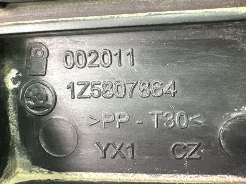 Кронштейн бампера Skoda Octavia A5