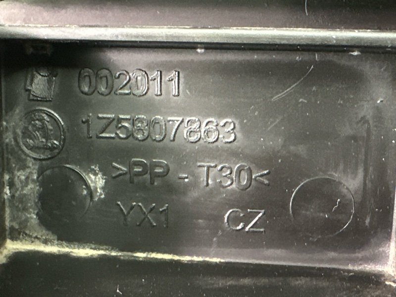 Кронштейн бампера Skoda Octavia A5