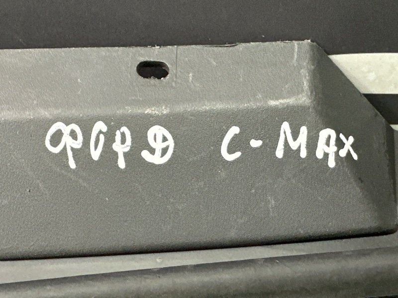 Решетка радиатора Ford C-Max