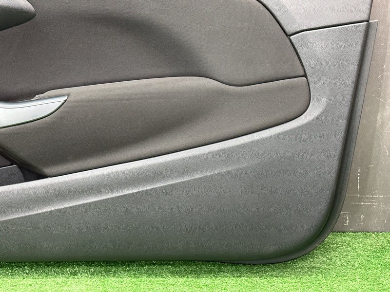 Обшивка двери Opel Astra J