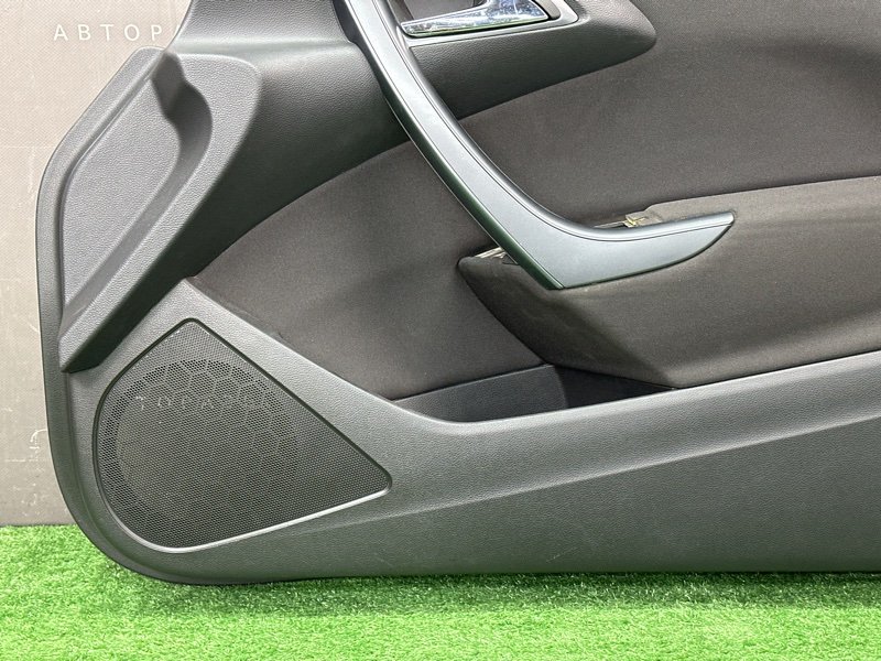 Обшивка двери Opel Astra J