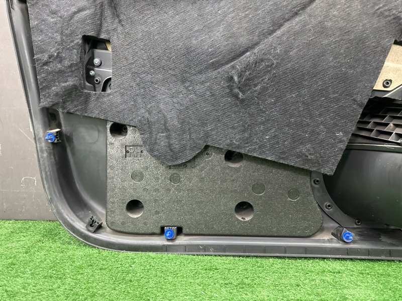 Обшивка двери Opel Astra J