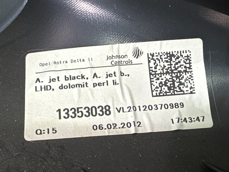 Обшивка двери Opel Astra J