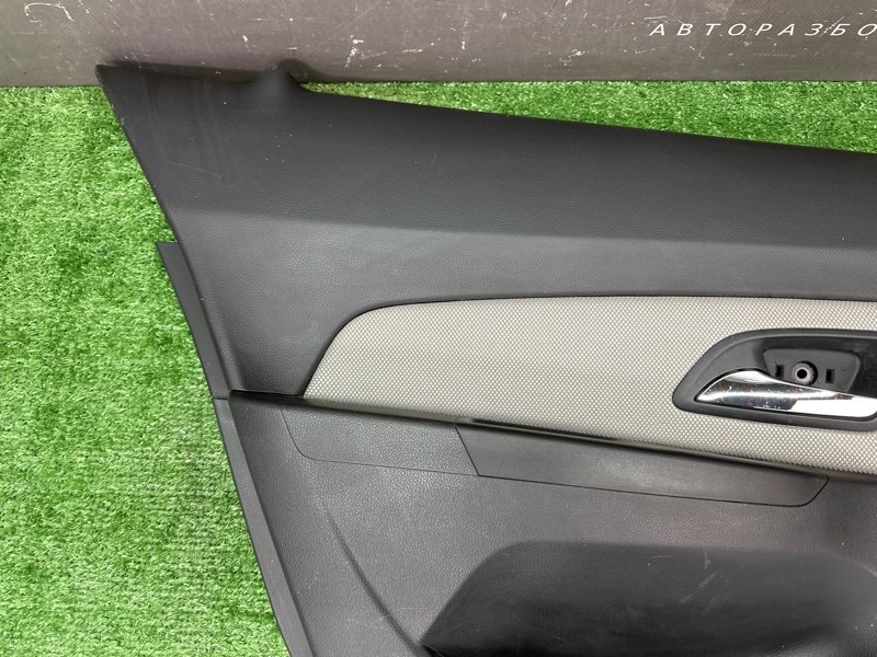 Обшивка двери Chevrolet Cruze J300