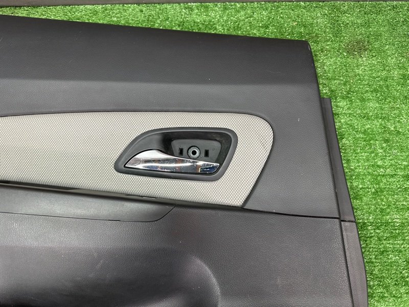 Обшивка двери Chevrolet Cruze J300