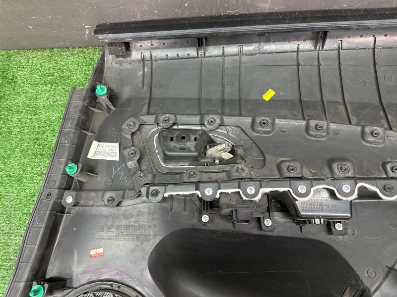 Обшивка двери Chevrolet Cruze J300