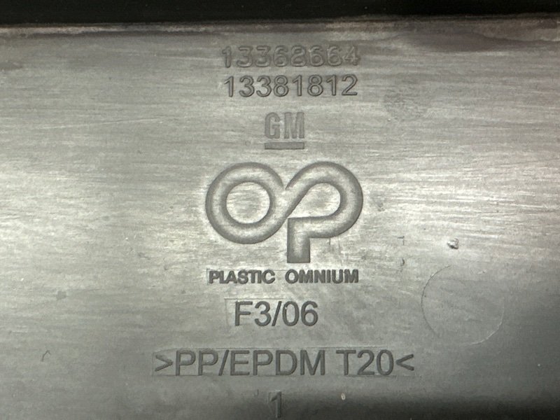 Накладка переднего бампера Opel Astra J