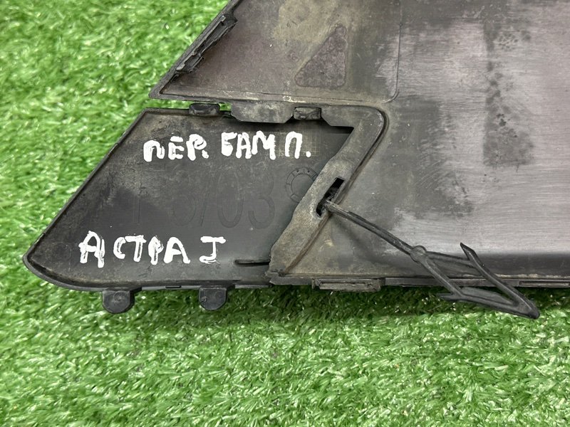 Накладка переднего бампера Opel Astra J