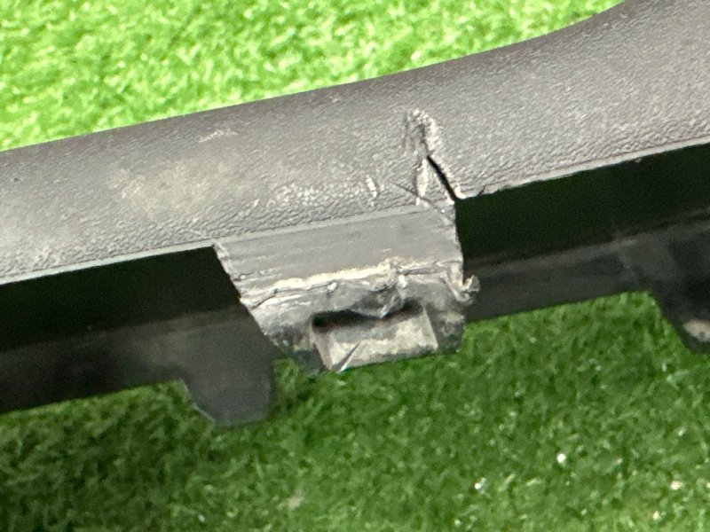 Накладка переднего бампера Opel Astra J