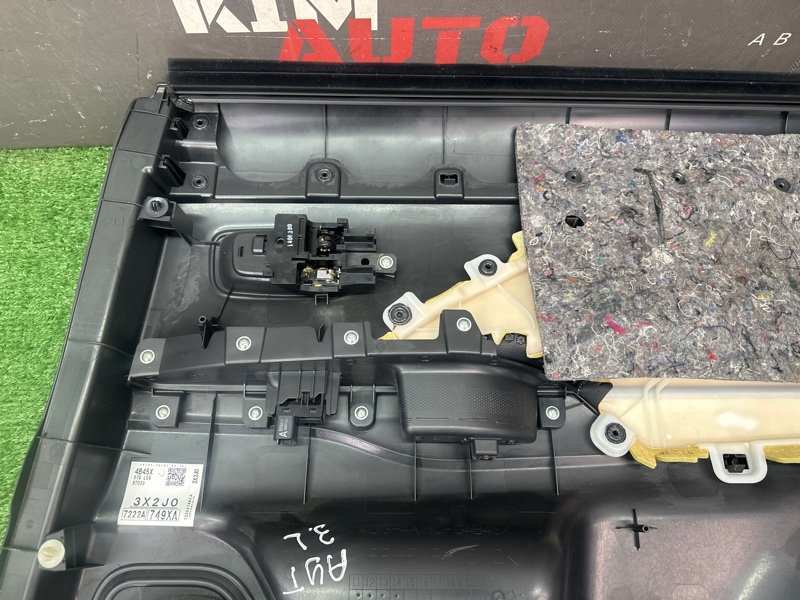 Обшивка двери Mitsubishi Outlander