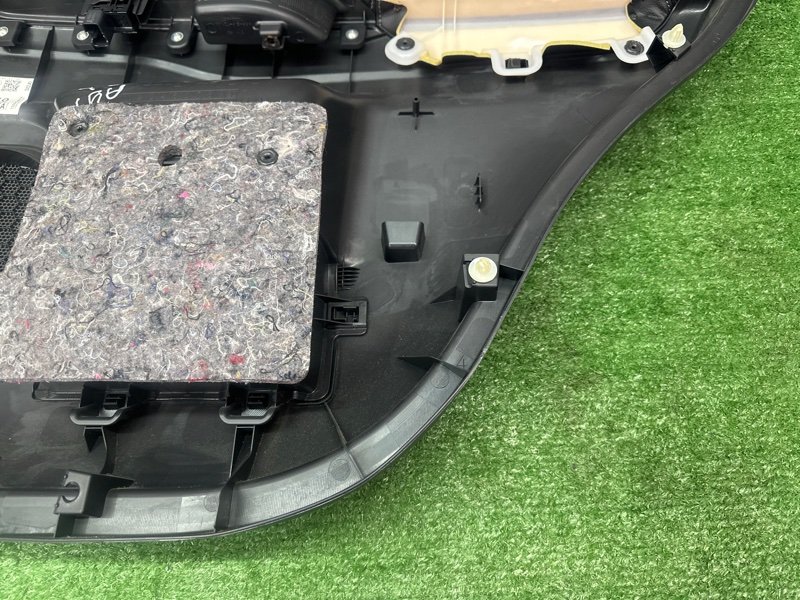 Обшивка двери Mitsubishi Outlander