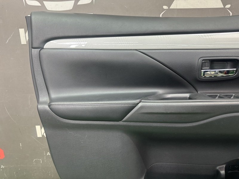 Обшивка двери Mitsubishi Outlander