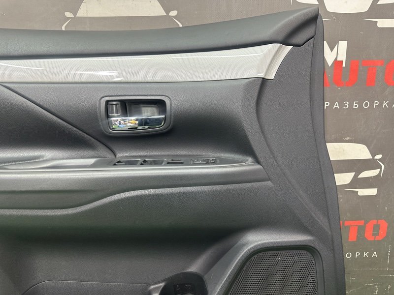Обшивка двери Mitsubishi Outlander