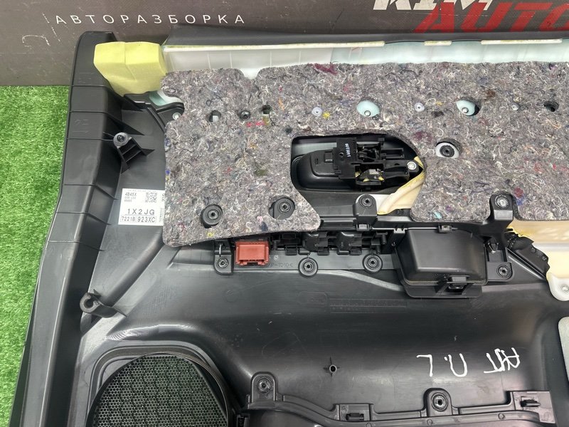 Обшивка двери Mitsubishi Outlander