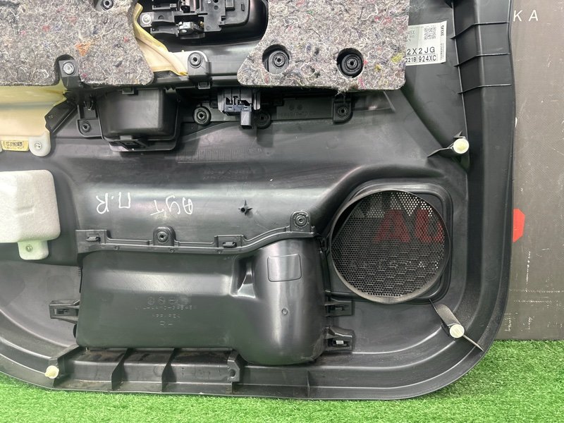 Обшивка двери Mitsubishi Outlander