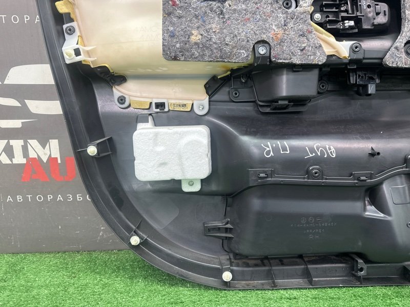 Обшивка двери Mitsubishi Outlander