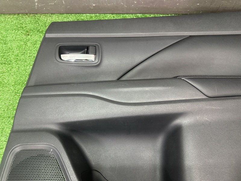 Обшивка двери Mitsubishi Outlander