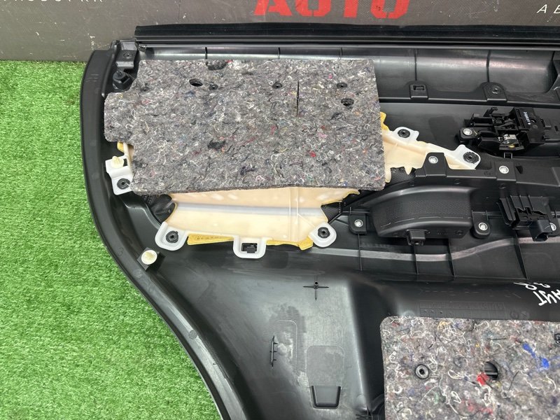 Обшивка двери Mitsubishi Outlander