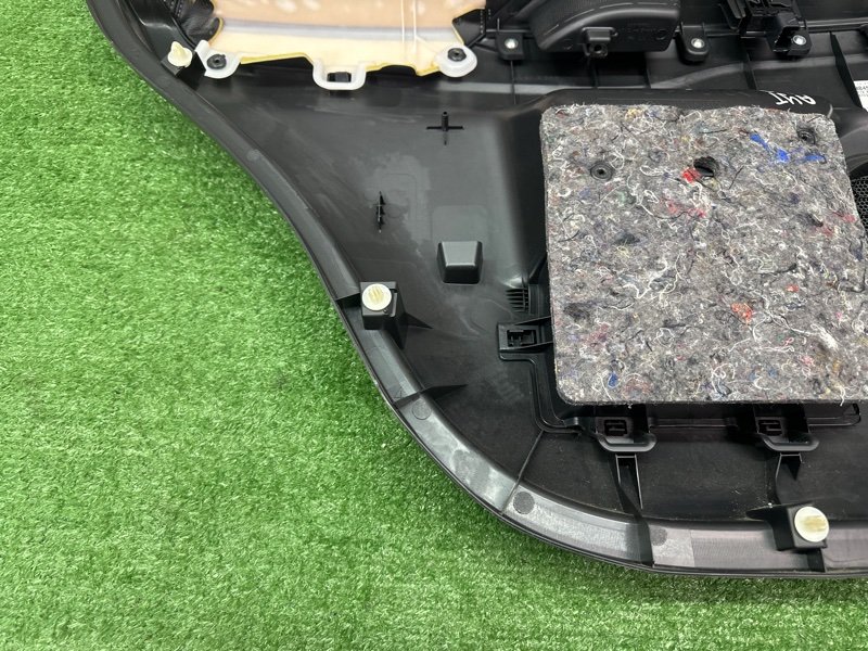 Обшивка двери Mitsubishi Outlander