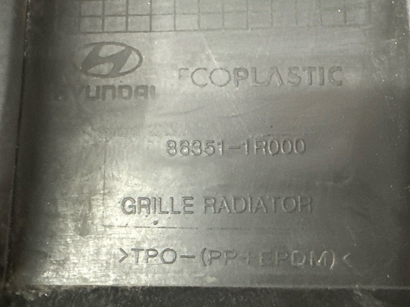 Решетка радиатора Hyundai Solaris 1