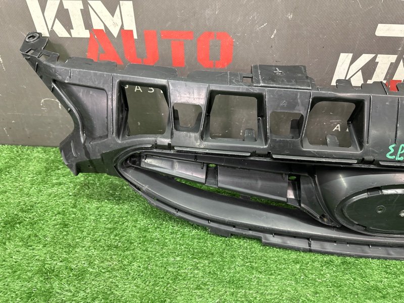 Решетка радиатора Hyundai Solaris 1