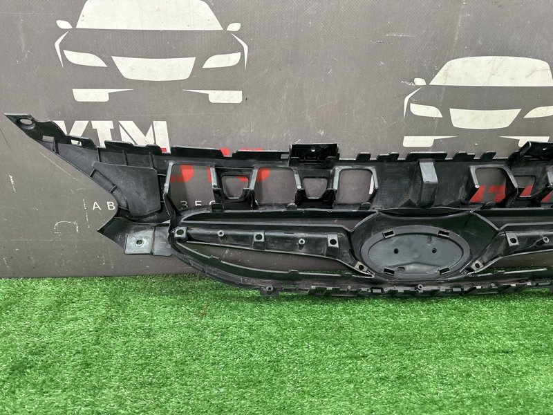 Решетка радиатора Hyundai Solaris 1