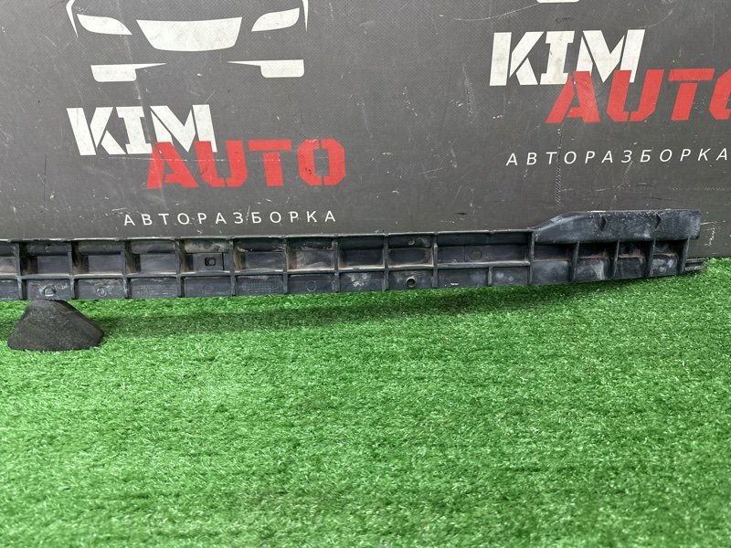 Кронштейн заднего бампера центральный Volkswagen Passat B5