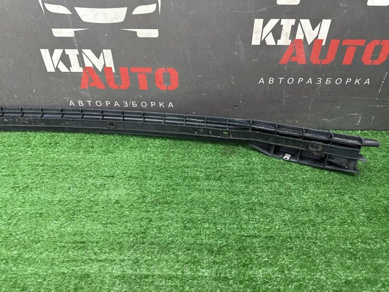 Кронштейн заднего бампера центральный Volkswagen Passat B5