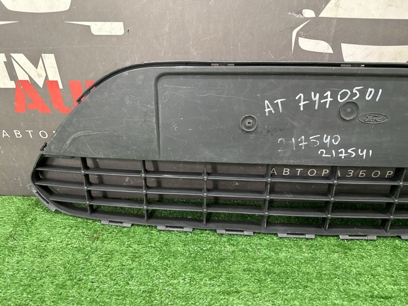 Решетка бампера нижняя Ford Focus 2
