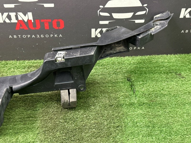 Кронштейн бампера Peugeot 307