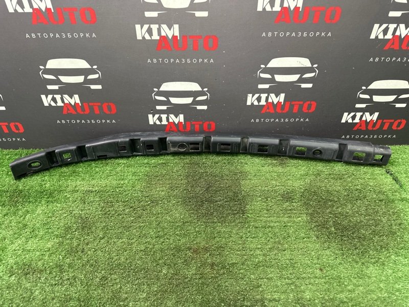 Кронштейн заднего бампера центральный Skoda Fabia 1